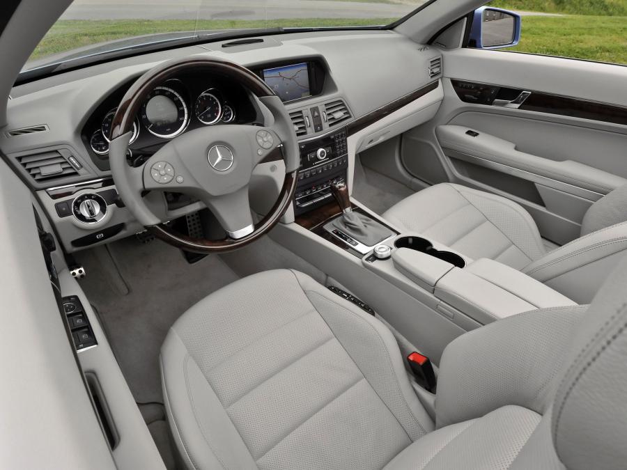  Mercedes-Benz E550 Cabriolet 2010 года  (фото 7 из 21)